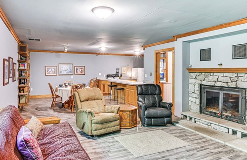 Granger Haus | 10 Mi to Notre Dame: Family Retreat in Granger