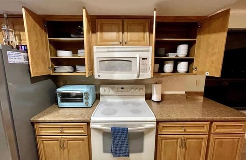 Palm Harbor Haus | 10 min from beach access, sleeps 10 private dock