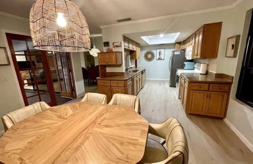 Palm Harbor Haus | 10 min from beach access, sleeps 10 private dock