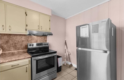 Shannon Haus | 10 Mins to Legion Field Stadium- Blushing Bungalow