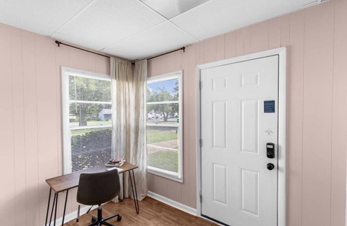 Shannon Haus | 10 Mins to Legion Field Stadium- Blushing Bungalow
