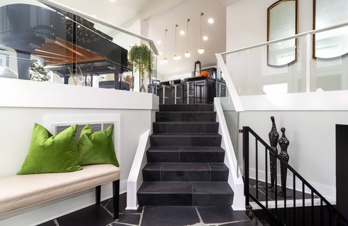 College Place Haus | 10 minutes from dozens of wineries!