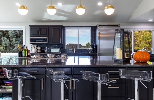 College Place Haus | 10 minutes from dozens of wineries!