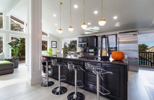 College Place Haus | 10 minutes from dozens of wineries!