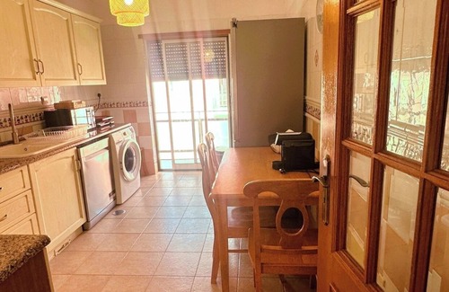 Alcochete Wohnung | 10 minutes to the beach 20 minutes to the centre of Lisbon,2 bedroom APT Montijo