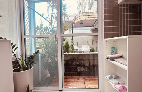 Wuqi District Wohnung | 10 minutes to the Mitsui Shopping Park , 50 minutes to city center by Bus