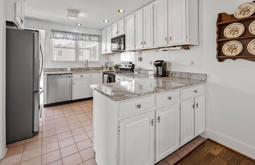 Ship Bottom Haus | 10%Off First 3 bookings! Inviting Ranch Home Just Minutes Walk from the Beach!