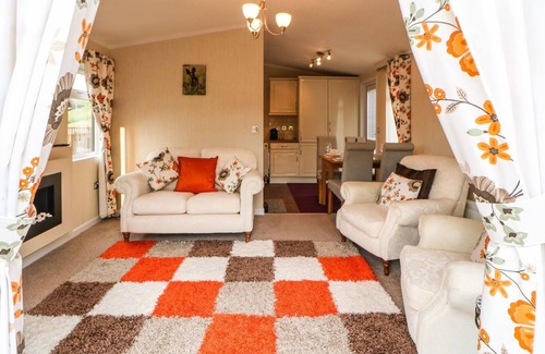 Tunstall Hütte | 10 POPPY LODGE, pet friendly in Catterick, North Yorkshire