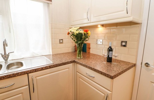 Tunstall Hütte | 10 POPPY LODGE, pet friendly in Catterick, North Yorkshire