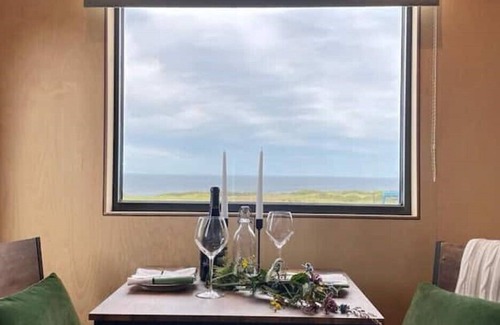 St. Andrews Kabine | 10 rustic cabins, sea views from rewilded farm