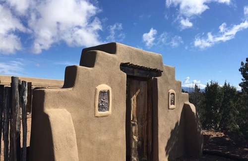 Canoncito Haus | 100-Mile Views on the Turquoise Trail - Casa Kachina Guest House