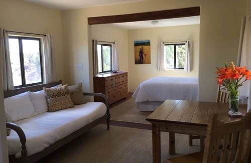 Canoncito Haus | 100-Mile Views on the Turquoise Trail - Casa Kachina Guest House