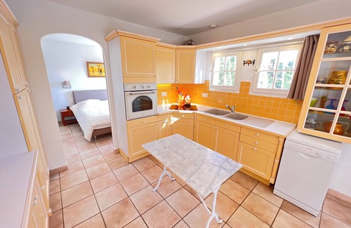 Aspremont Villa | 100 % privat: Villa, Swimmingpool, 3 Terrasse, Whirlpool.