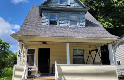 Lansing Haus | 100 year old home on the river. Quiet and pretty