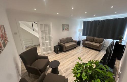 Stanford-le-Hope Haus | 101 Modern 4 Bedroom Home