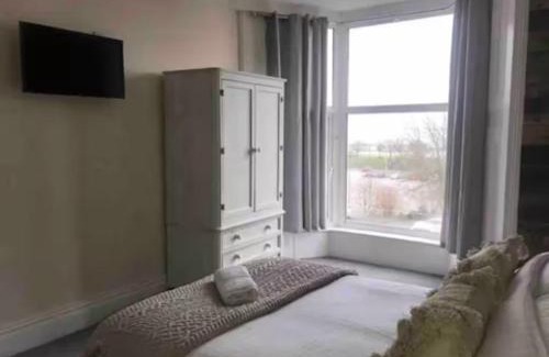 Sketty Haus | 106 Brynmill - Room 9 - Sea Views