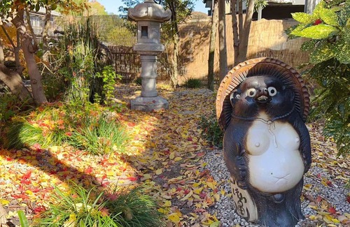 Kani Haus | 107 year old house, 100 year old townhouse. Convenience store, pharmacy, supermarket within 2 minutes walk. Groups of 20 people can stay. Natural hot spring within 5 minutes drive, seafood market, tourist attractions Inuyama Castle and Meiji Village nearb