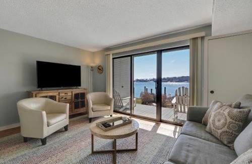 Charlevoix Haus | 108 Edgewater Inn