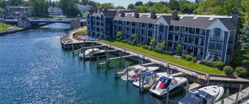 Charlevoix Haus | 108 Edgewater Inn