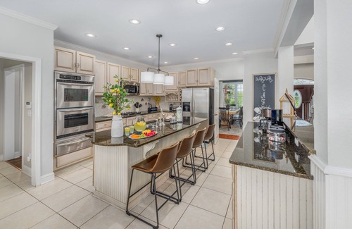 Cosby Haus | 10BR Estate/Dome Pool/Pickleball/Sauna/Theater/Arcade/Sleeps 33