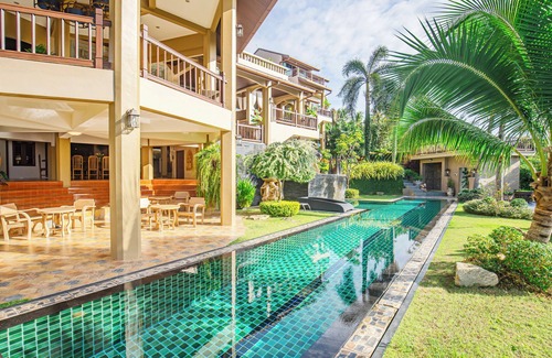 Rawai Villa | 10mins walking to beach , quilt place