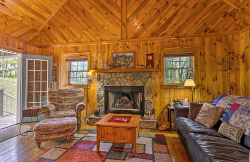 Todd Haus | 11 Mi to Boone Secluded Pet-Friendly Cabin!
