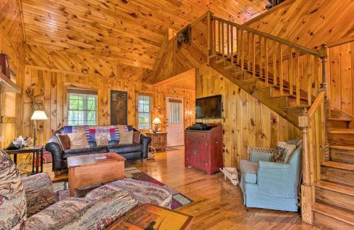 Todd Haus | 11 Mi to Boone Secluded Pet-Friendly Cabin!