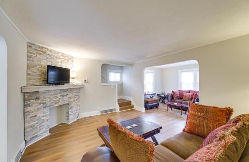 Garfield Heights Haus | 11 Mi to Dtwn Cleveland Family Home with Yard