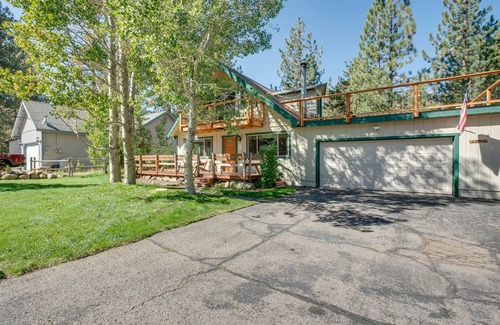Christmas Valley Haus | Rustikale Lake Tahoe Kabine mit Blick auf die Berge und Billardtisch