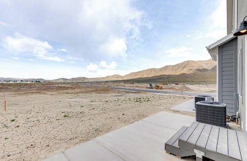 Eagle Mountain Haus | 11 Mi to Utah Lake: Newly Built Family Townhome!