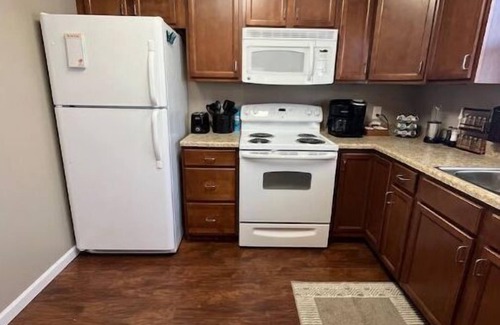 Niles Haus | 11 Miles to Notre Dame. Tailgate Gear Included with Game Weekend Booking!