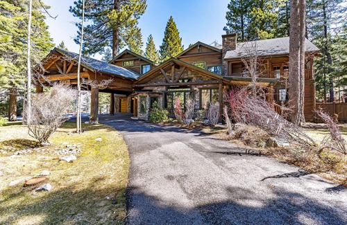 Incline Village Haus | 1138 Lakeshore - One-of-a-kind Lakeshore Boulevard log cabin