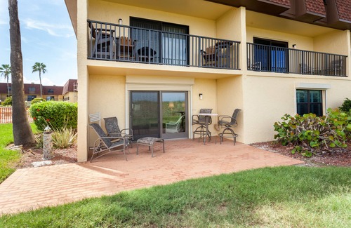 Avon By The Sea Eigentumswohnung | 117 Cocoa Beach Club Direkt am Meer, neben Pier, hundefreundlich, neue Bäder