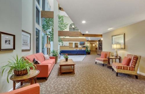 Charlevoix Haus | 117A Edgewater Inn Condo