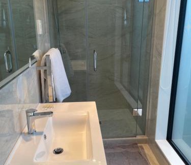 Blockhouse Bay Haus | 11A Addison street home stay