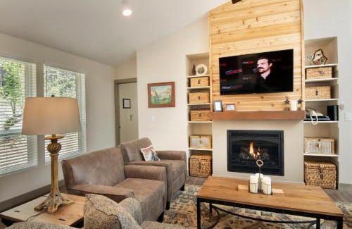North Wawona Skihütte | 11R Spring Meadow Retreat