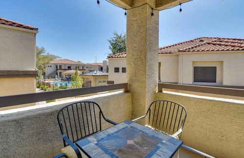 Central Scottsdale Wohnung | 12 Mi to Old Town Condo with Pool and Balcony!