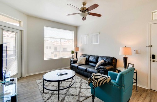 Central Scottsdale Wohnung | 12 Mi to Old Town Condo with Pool and Balcony!