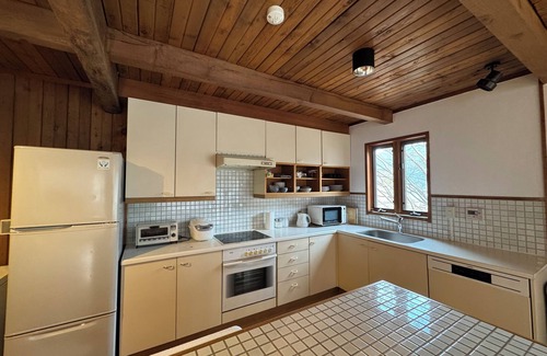 Fujikawaguchiko Haus | 120sqm cottage 3min walk lake BBQ 5min drive Kawaguchi Mt.Fuji stay fam & frnds