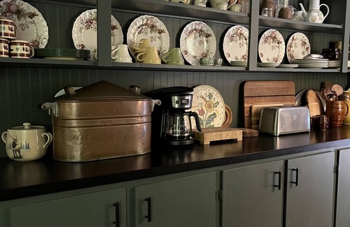 Good Hart Kabine | 100 Jahre alte historische Hütte in Good Hart / Tunnel of Trees Zugang zum Privatstrand!