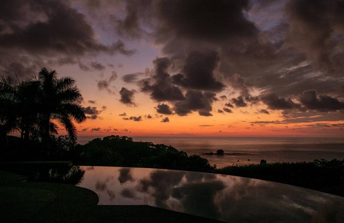 Dominicalito Villa | 97 FÜNF STERNE BEWERTUNGEN | SONNENUNTERGÄNGE 365 | INFINITY EDGE POOL | WHITE WATER OCEAN VIEW