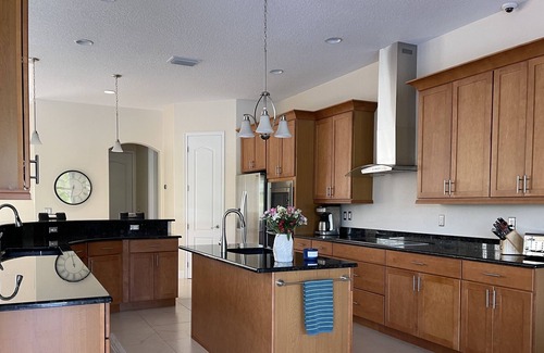 Groveland Haus | 12950 Bellerive drive