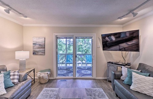 Royal Haus | 13 Mi to Hot Springs Serene Royal Home with Deck!