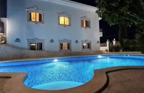 Arnal Haus | 13 Rooms Luxury Villa ( 25-50 Guests ) by Silver Village Residence