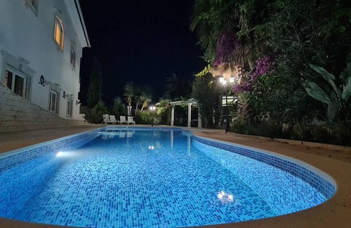Arnal Haus | 13 Rooms Luxury Villa ( 25-50 Guests ) by Silver Village Residence