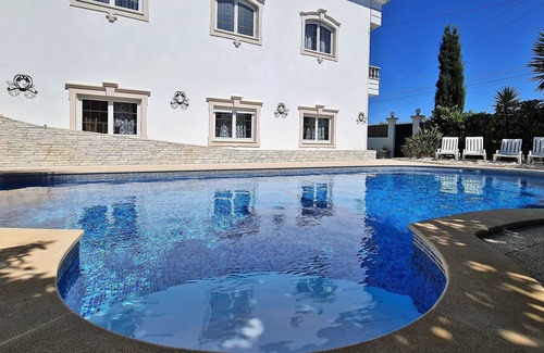 Arnal Haus | 13 Rooms Luxury Villa ( 25-50 Guests ) by Silver Village Residence