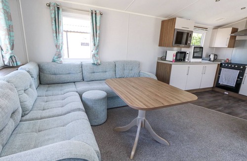 Hamworthy Hütte | 13 SUNSET TERRACE ROCKLEY PARK, family friendly in Poole