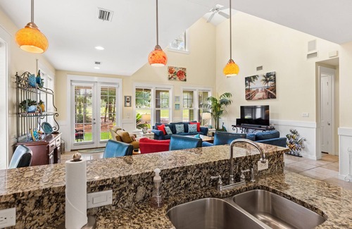 Laurel Grove Haus | 1337 Laurel Grove 3 Bedroom Home by RedAwning