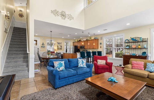 Laurel Grove Haus | 1337 Laurel Grove 3 Bedroom Home by RedAwning