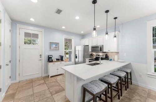 Laurel Grove Haus | 1338 Laurel Grove